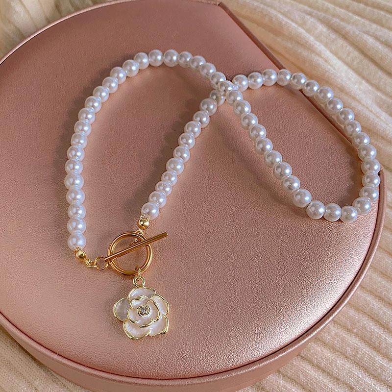 Flower Pearl Necklace for Women – Elegant Floral Pendant Jewelry