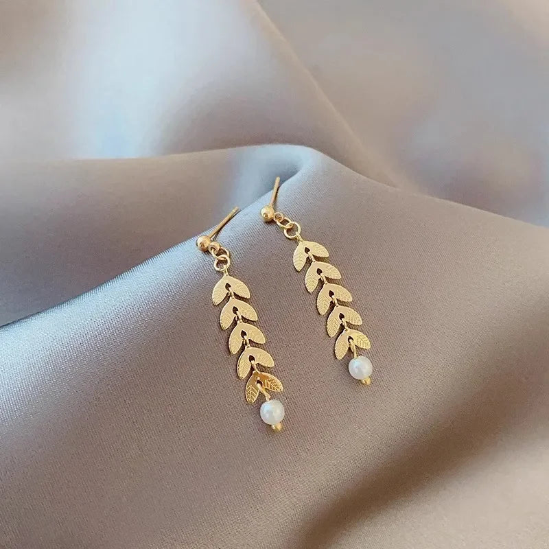 Golden Jewelry Set for Women – Necklace, Bracelet & Earrings Set