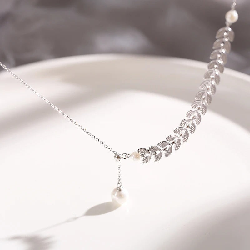 Gold Leaf Necklace for Women – Elegant Pendant Chain Jewelry