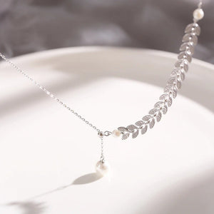 Gold Leaf Necklace for Women – Elegant Pendant Chain Jewelry