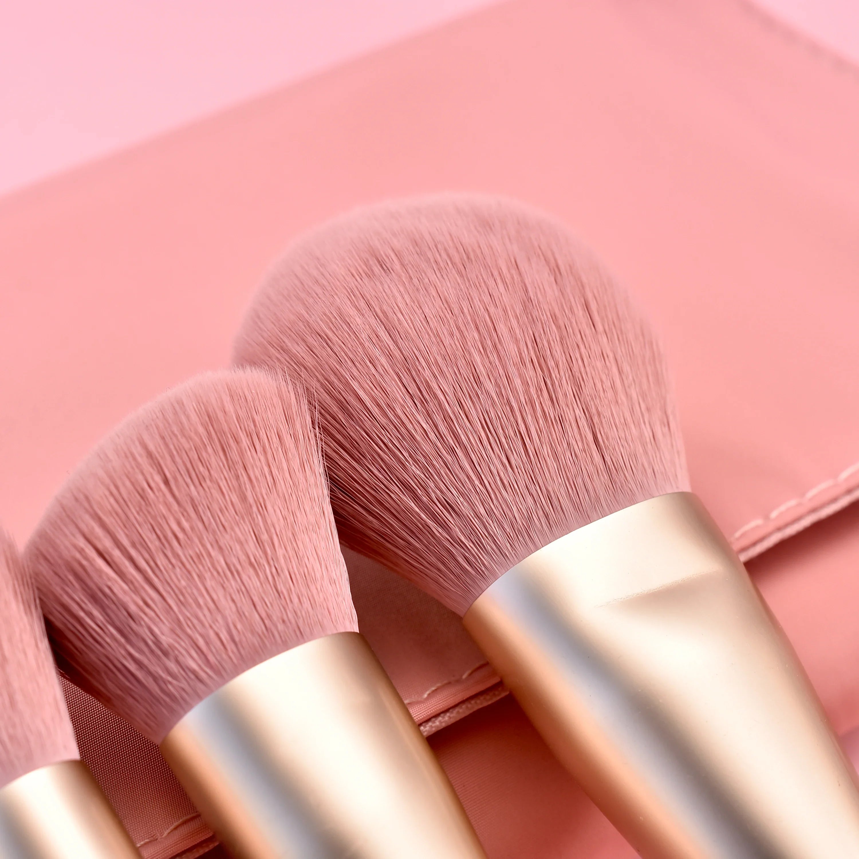 BH Cosmetics 12pcs Makeup Brush Set with Bucket Holder – Super Soft Professional Cosmetic Brushes Kit